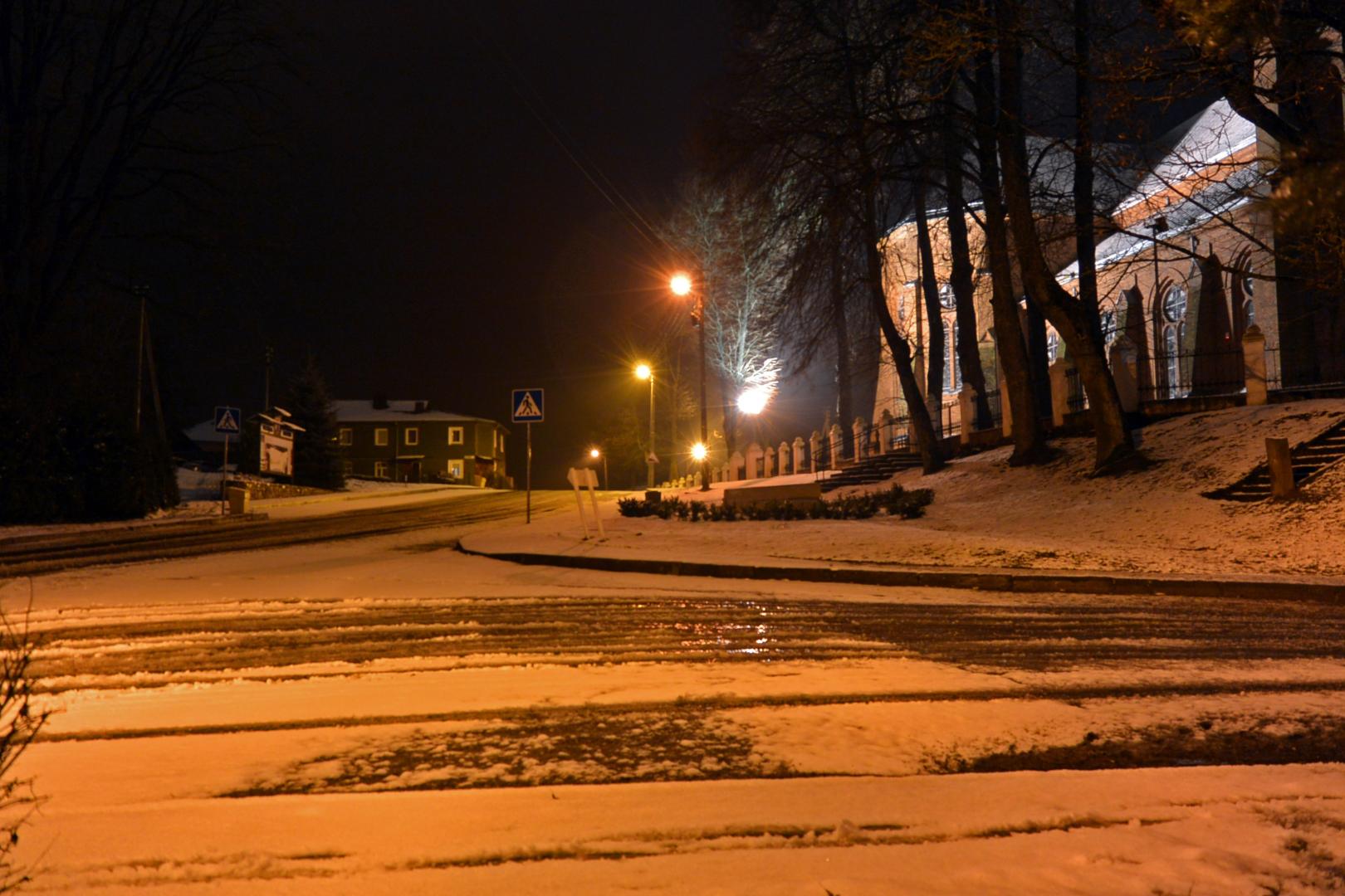 Pirmasis sniegas. Bažnyčios g. - 23, Vilkija. 2017 11 28