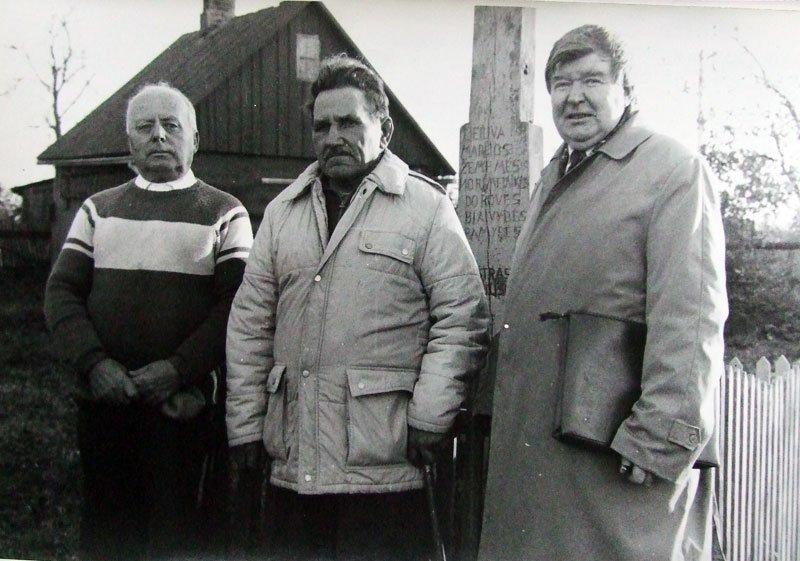 Iš kairės Padauguviečiai Petras Kačiulis, Pranas Ajauskas, Pranas Mikalauskas