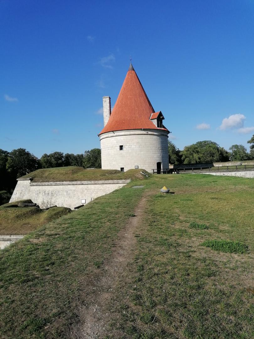 Kuresarės miestelis: Saremos vyskupų pilis – tvirtovė