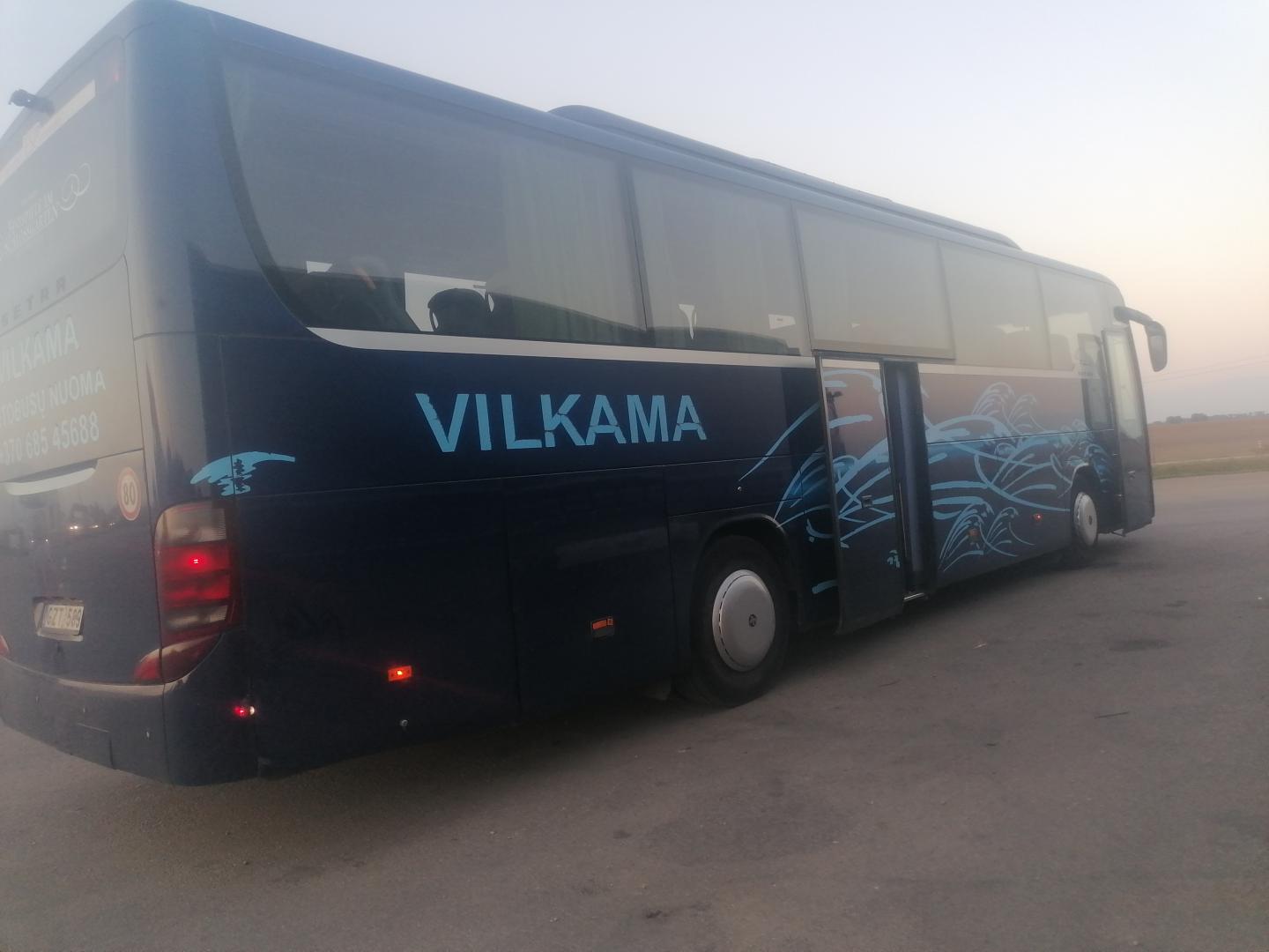 NAmo. Šis autobusas visas dvi paras buvo su įjuntu varikliu. Numirė akumauliatorius.