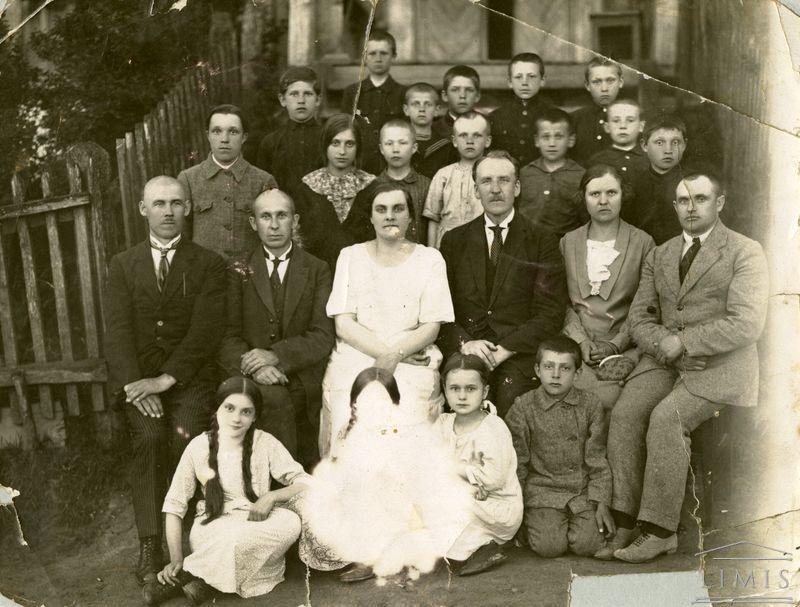Vilkijos pradinės mokyklos mokiniai ir mokytojai 1929